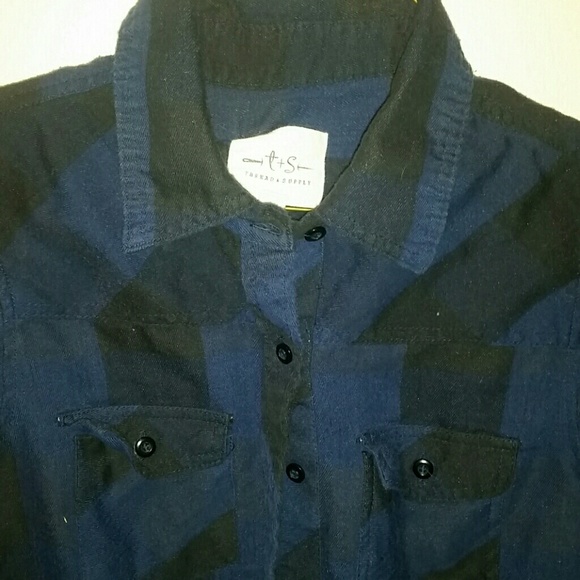 Blue flannel size small - Picture 3 of 4